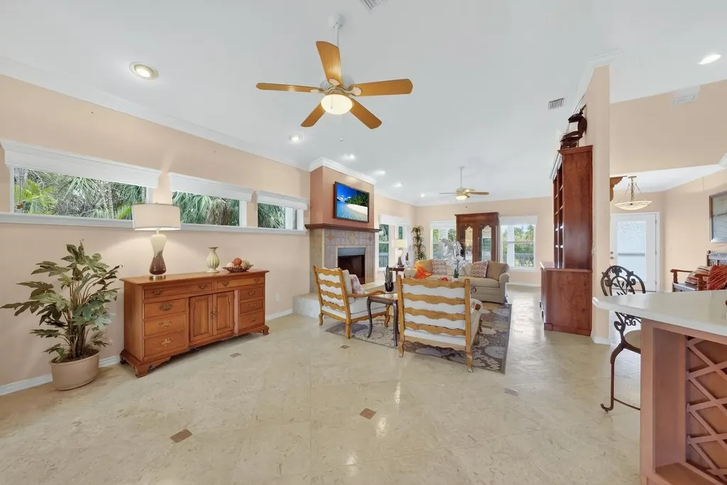 6120 Henderson Road Sanibel FL 33957