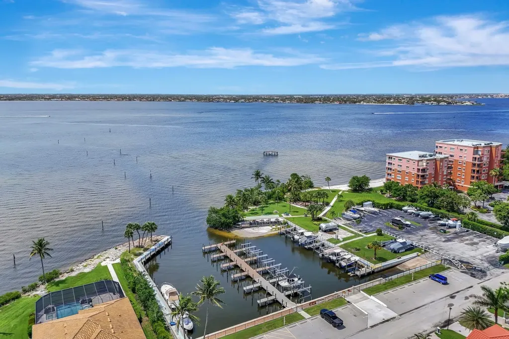 7105 Quail Run Court W Fort Myers FL 33908