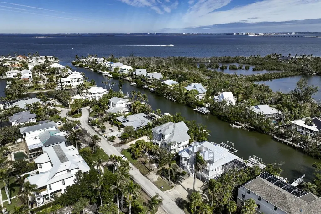 1656 Hibiscus Drive Sanibel FL 33957