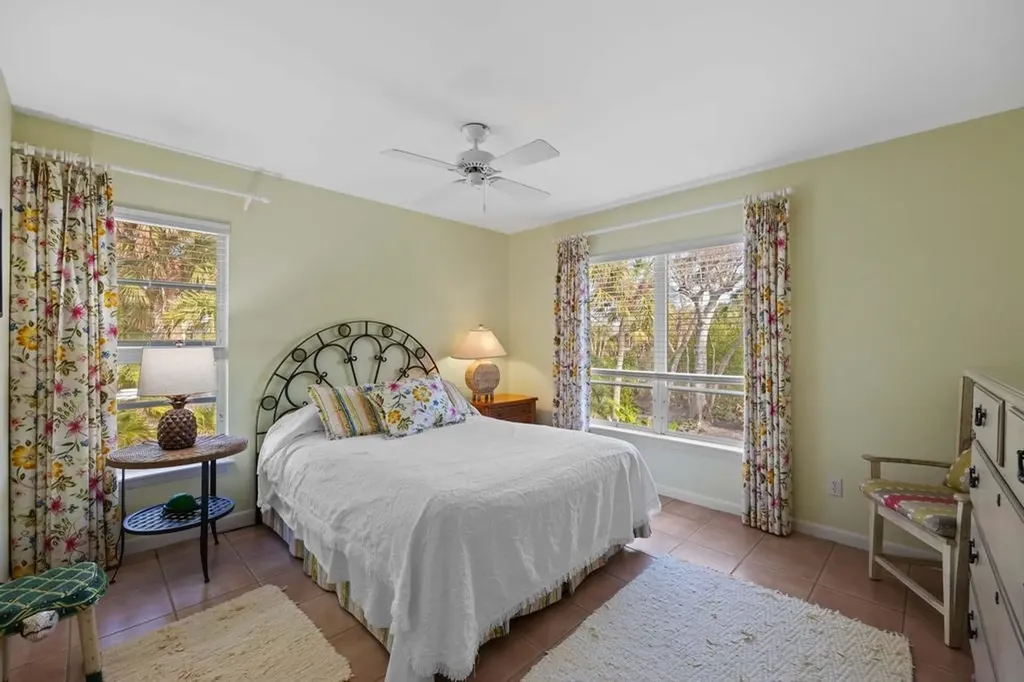 702 Pyrula Avenue Sanibel FL 33957