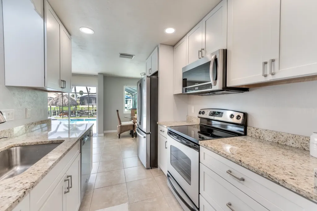 5244 SW 3rd Avenue Cape Coral FL 33914