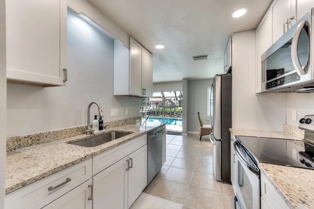 5244 SW 3rd Avenue Cape Coral FL 33914