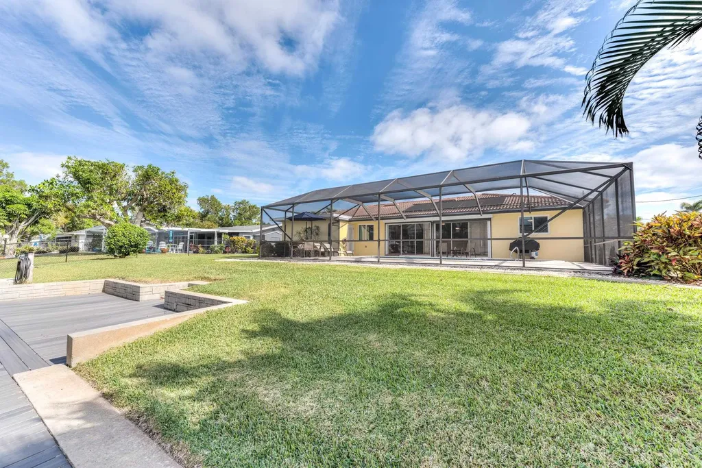 5244 SW 3rd Avenue Cape Coral FL 33914