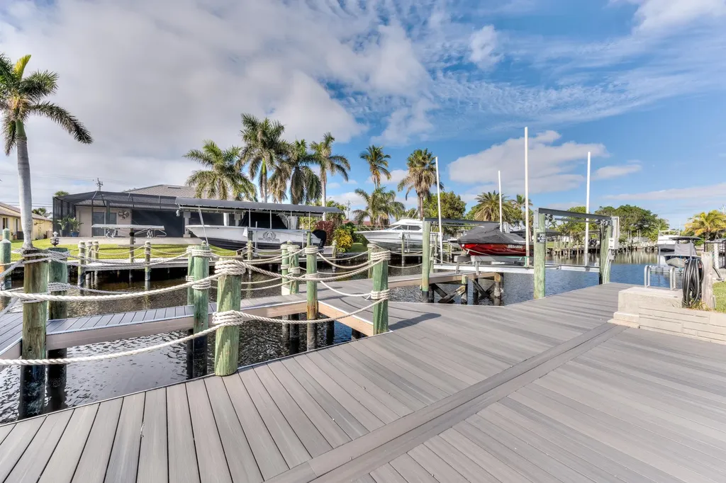 5244 SW 3rd Avenue Cape Coral FL 33914