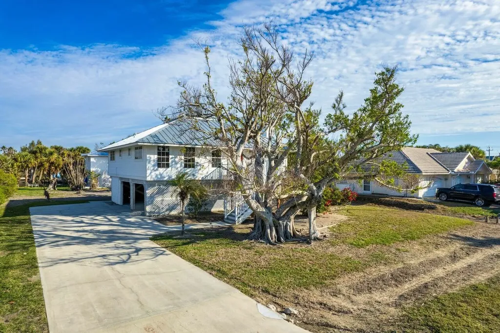 220 Palm Lake Drive Sanibel FL 33957