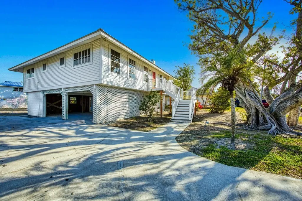 220 Palm Lake Drive Sanibel FL 33957