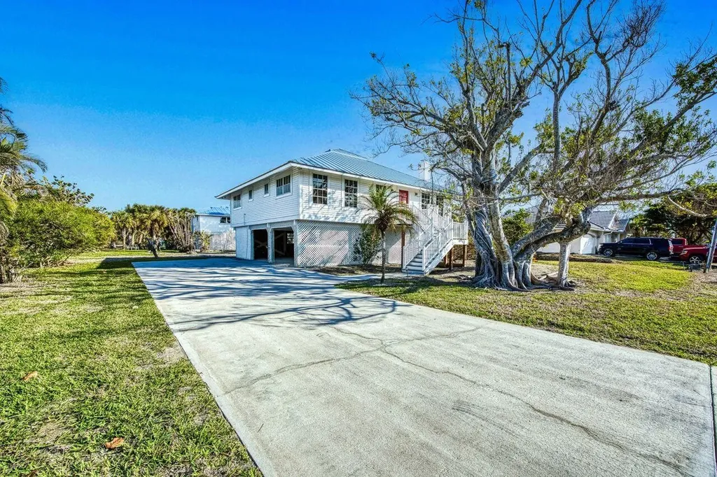 220 Palm Lake Drive Sanibel FL 33957
