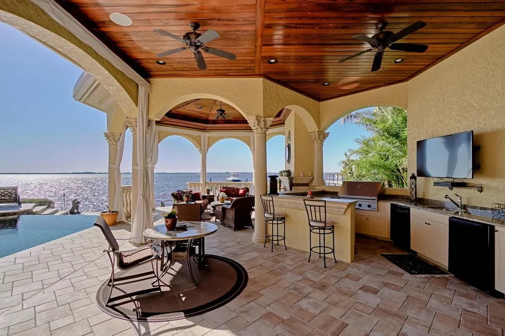 2704 Shriver Drive Fort Myers FL 33901
