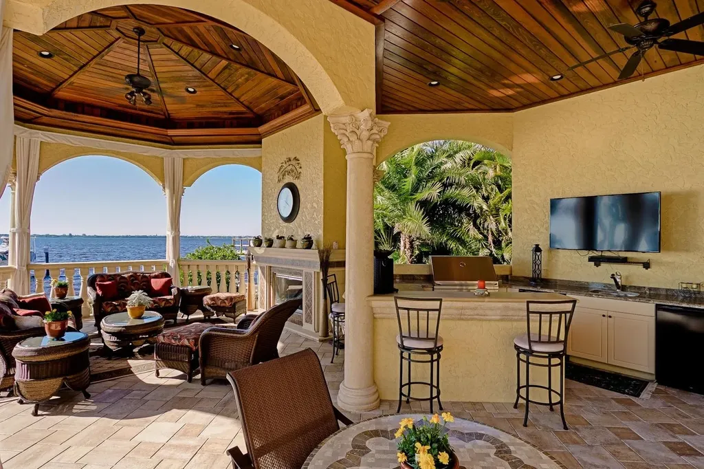 2704 Shriver Drive Fort Myers FL 33901