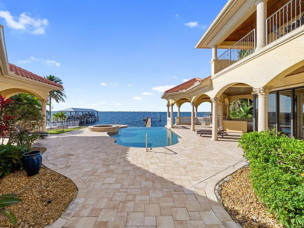 2704 Shriver Drive Fort Myers FL 33901