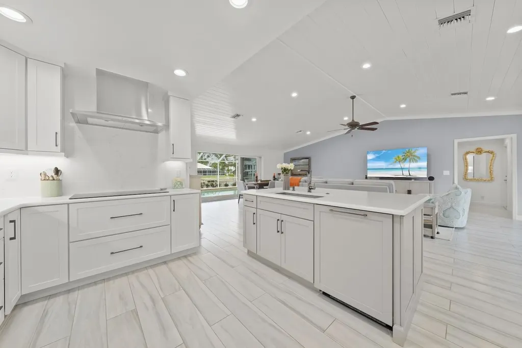 821 Lindgren Boulevard Sanibel FL 33957