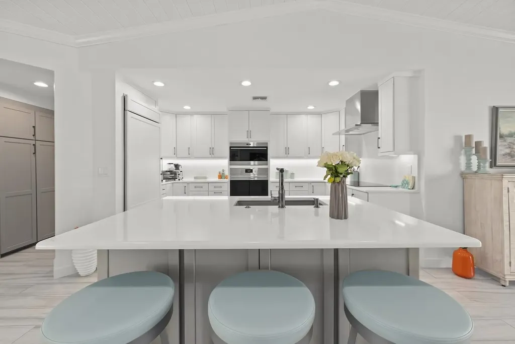 821 Lindgren Boulevard Sanibel FL 33957