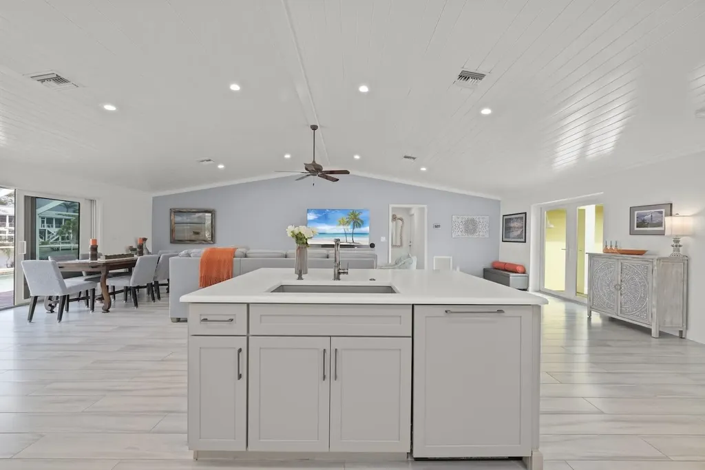 821 Lindgren Boulevard Sanibel FL 33957