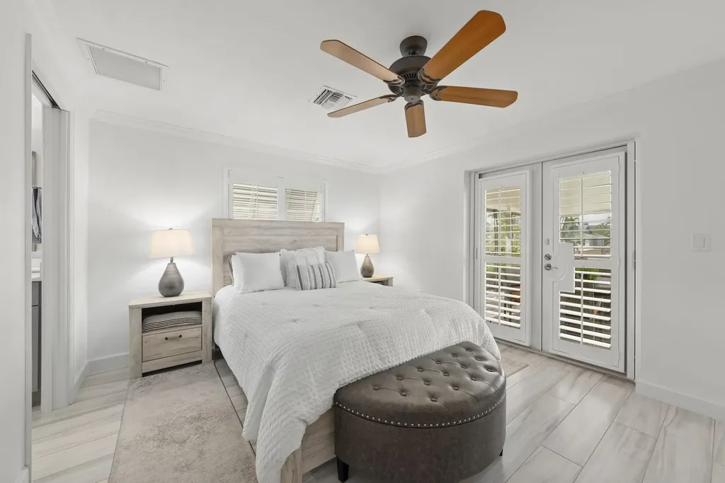 821 Lindgren Boulevard Sanibel FL 33957