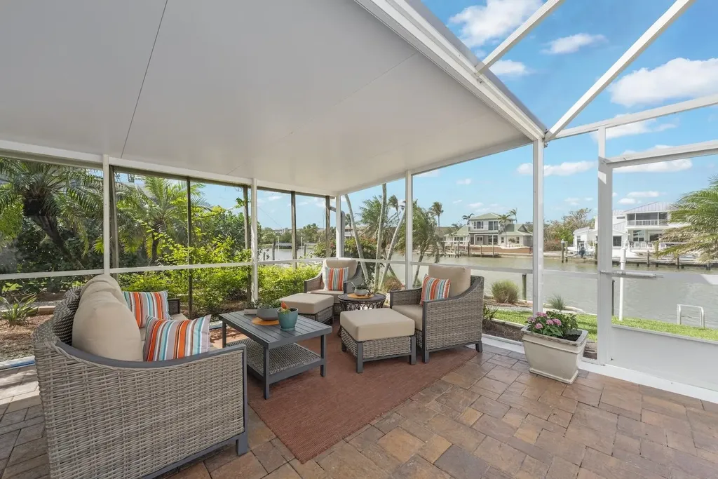 821 Lindgren Boulevard Sanibel FL 33957