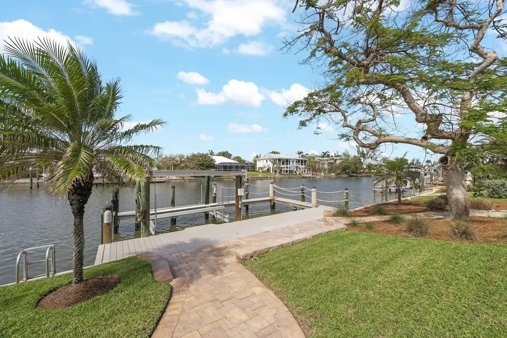 821 Lindgren Boulevard Sanibel FL 33957