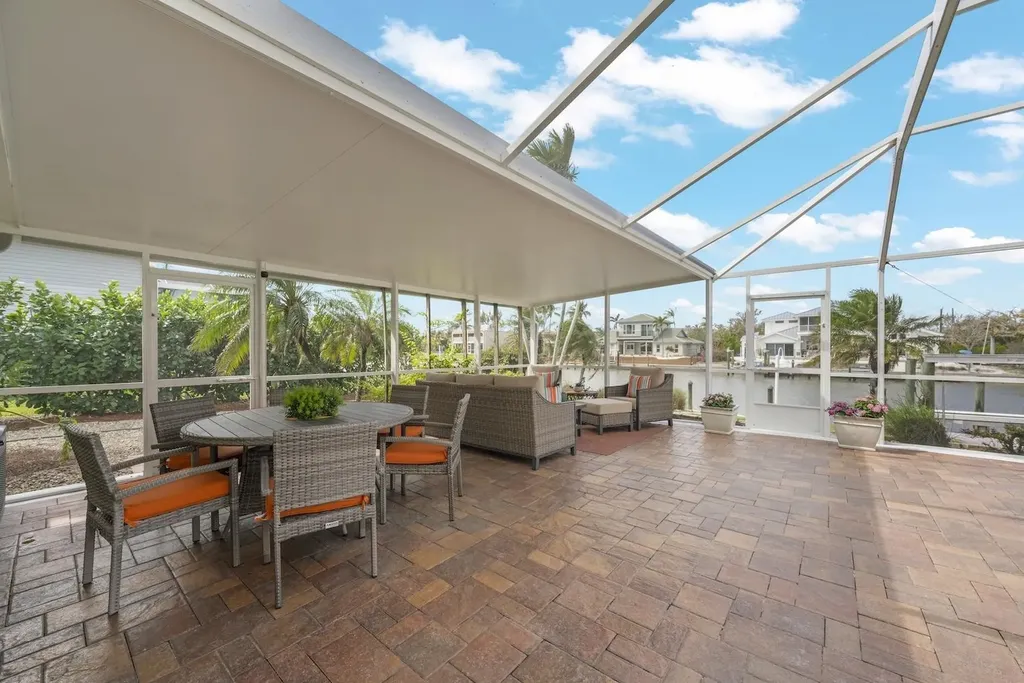 821 Lindgren Boulevard Sanibel FL 33957