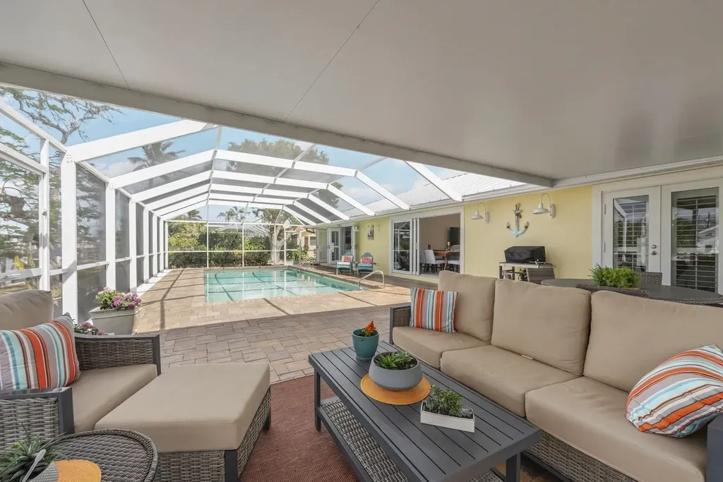 821 Lindgren Boulevard Sanibel FL 33957