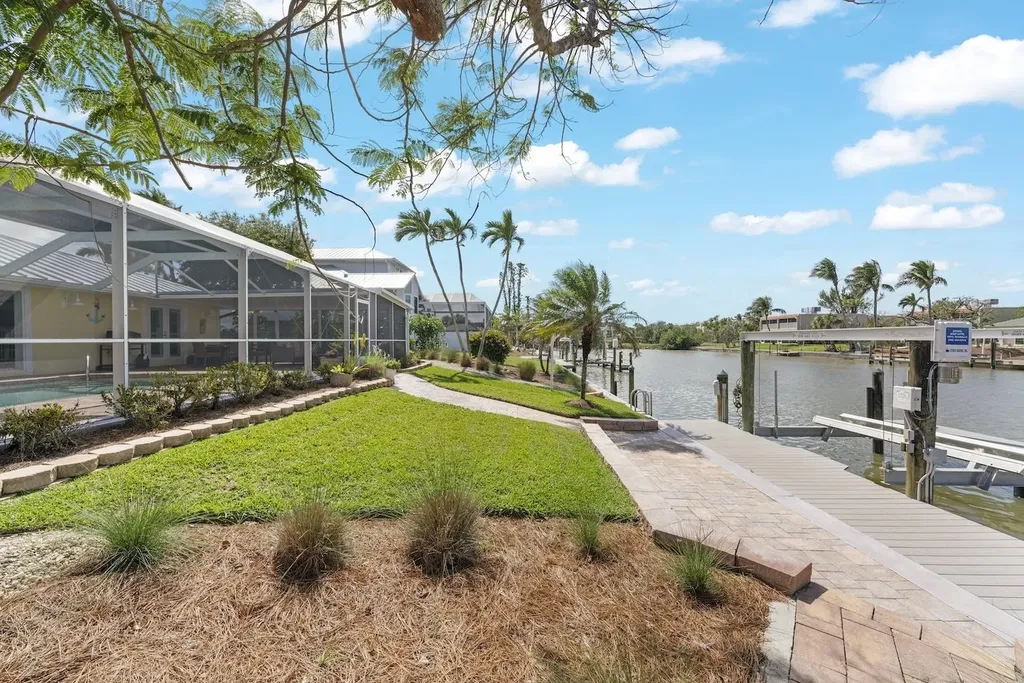 821 Lindgren Boulevard Sanibel FL 33957