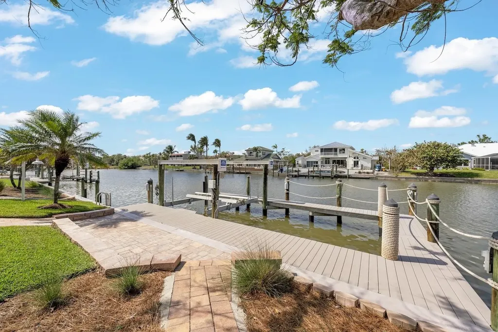 821 Lindgren Boulevard Sanibel FL 33957