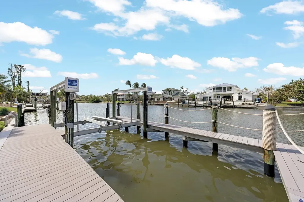 821 Lindgren Boulevard Sanibel FL 33957