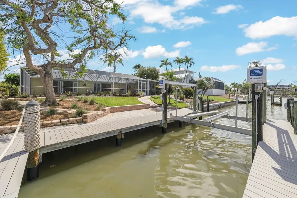 821 Lindgren Boulevard Sanibel FL 33957