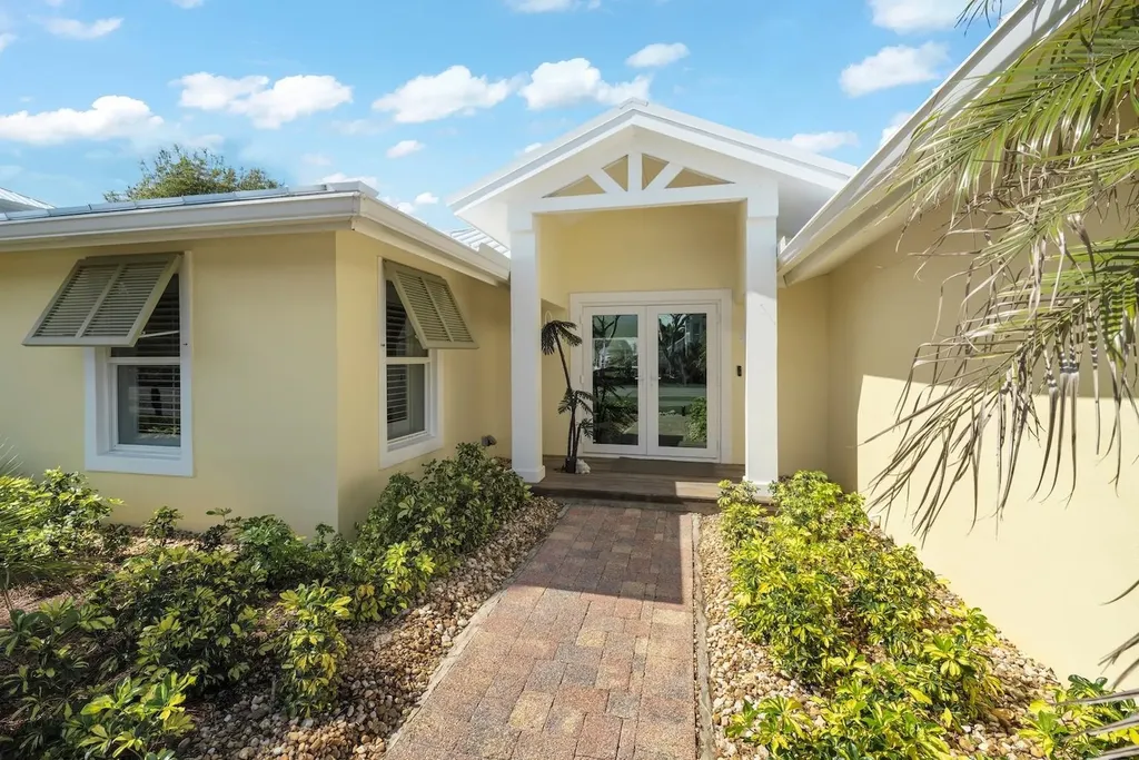 821 Lindgren Boulevard Sanibel FL 33957