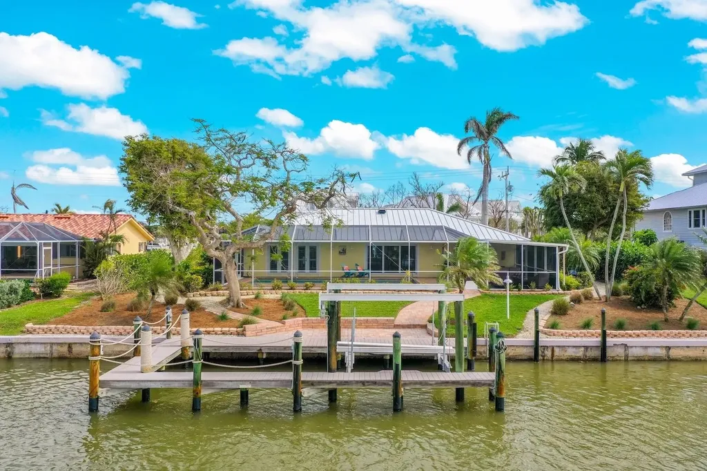 821 Lindgren Boulevard Sanibel FL 33957