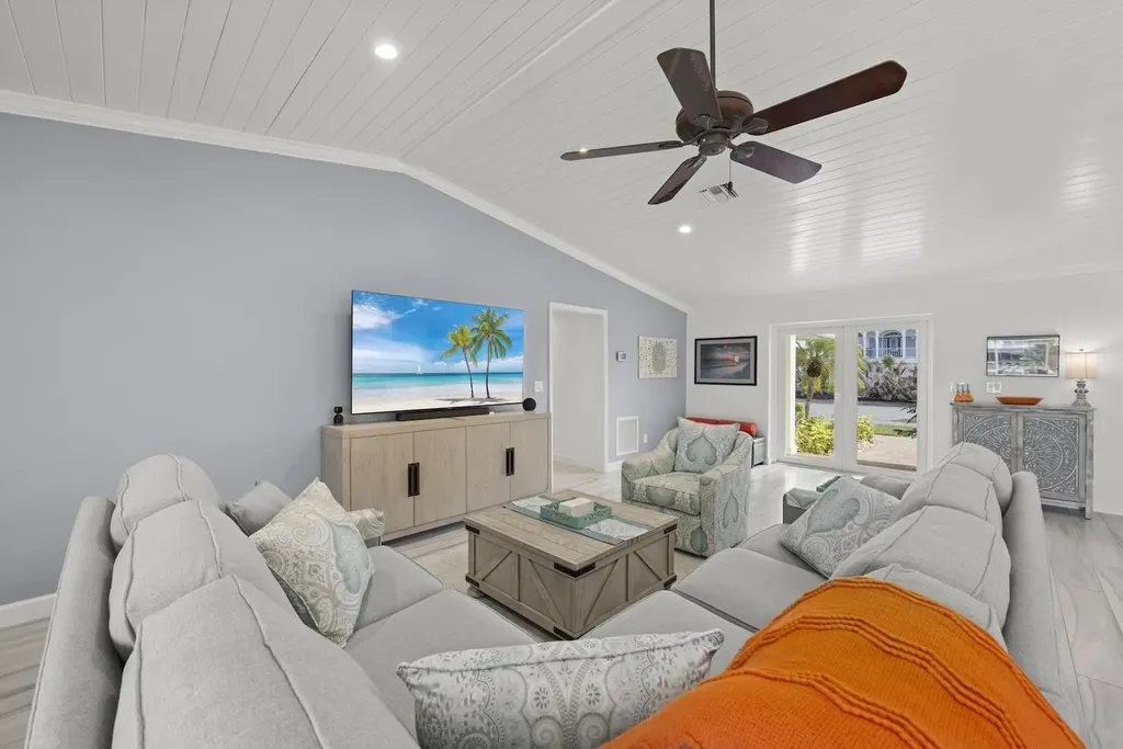 821 Lindgren Boulevard Sanibel FL 33957