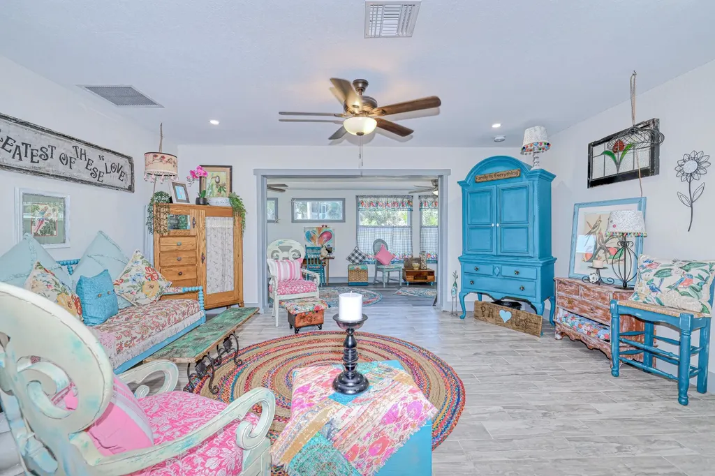 220 Hurricane Lane Sanibel FL 33957