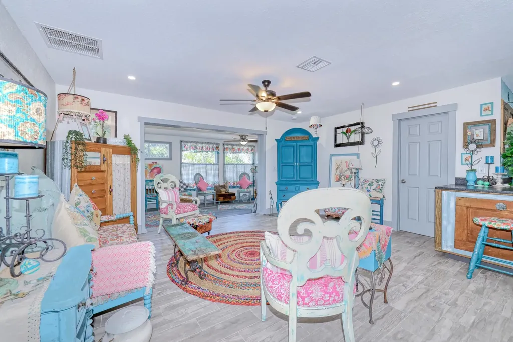 220 Hurricane Lane Sanibel FL 33957