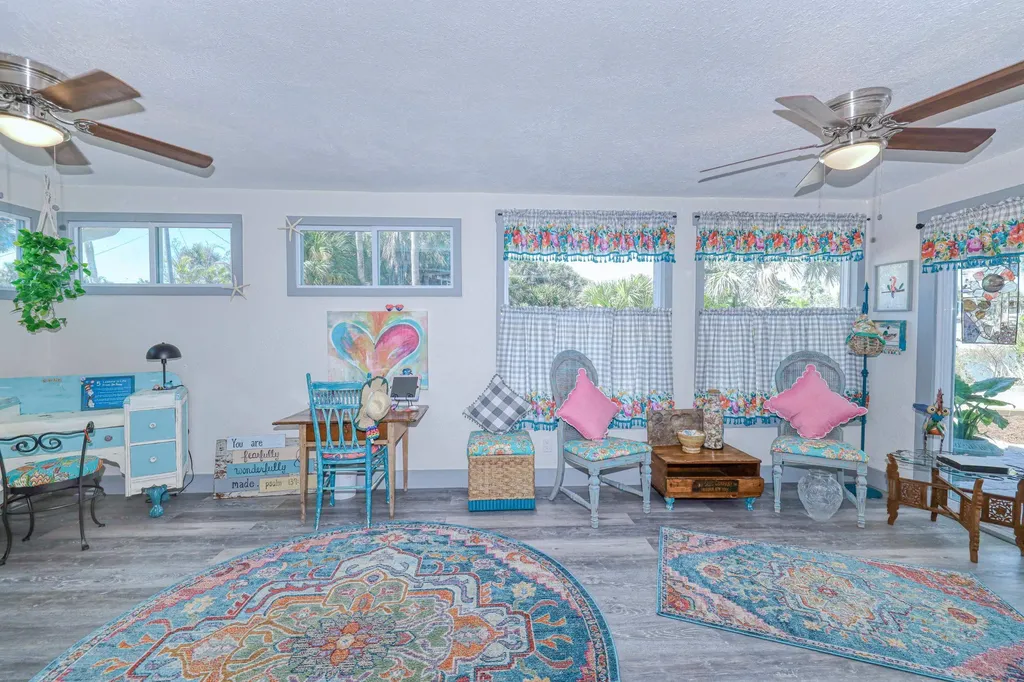 220 Hurricane Lane Sanibel FL 33957