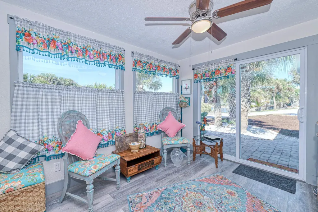 220 Hurricane Lane Sanibel FL 33957