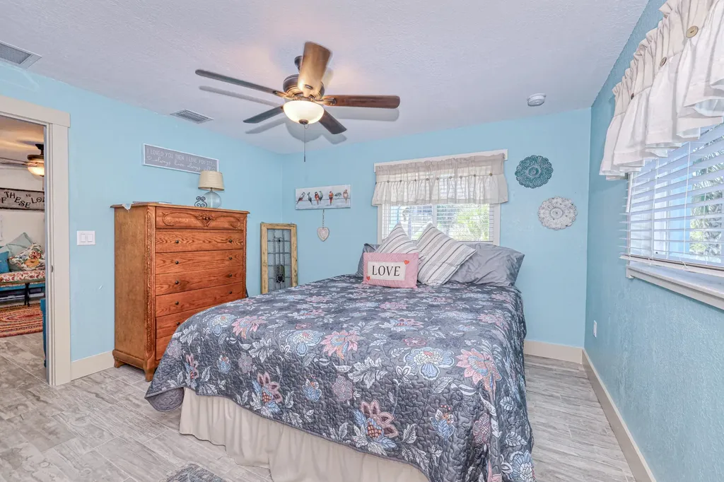 220 Hurricane Lane Sanibel FL 33957