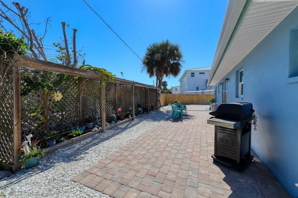 220 Hurricane Lane Sanibel FL 33957