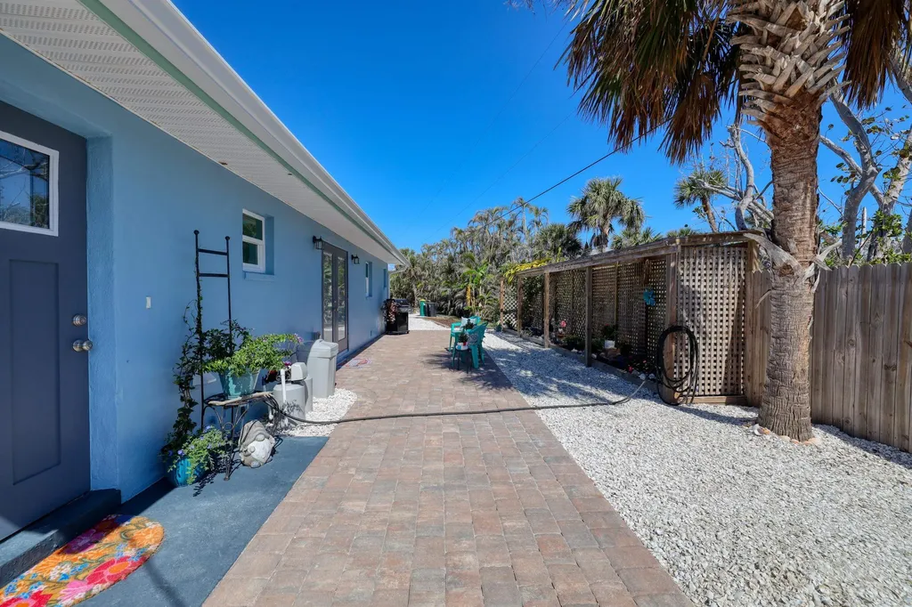 220 Hurricane Lane Sanibel FL 33957