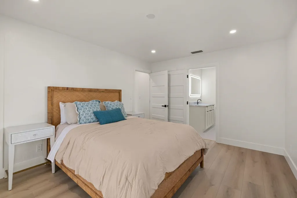 996 Greenwood Court N Sanibel FL 33957