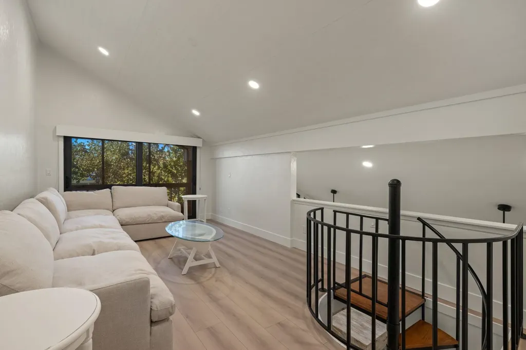 996 Greenwood Court N Sanibel FL 33957