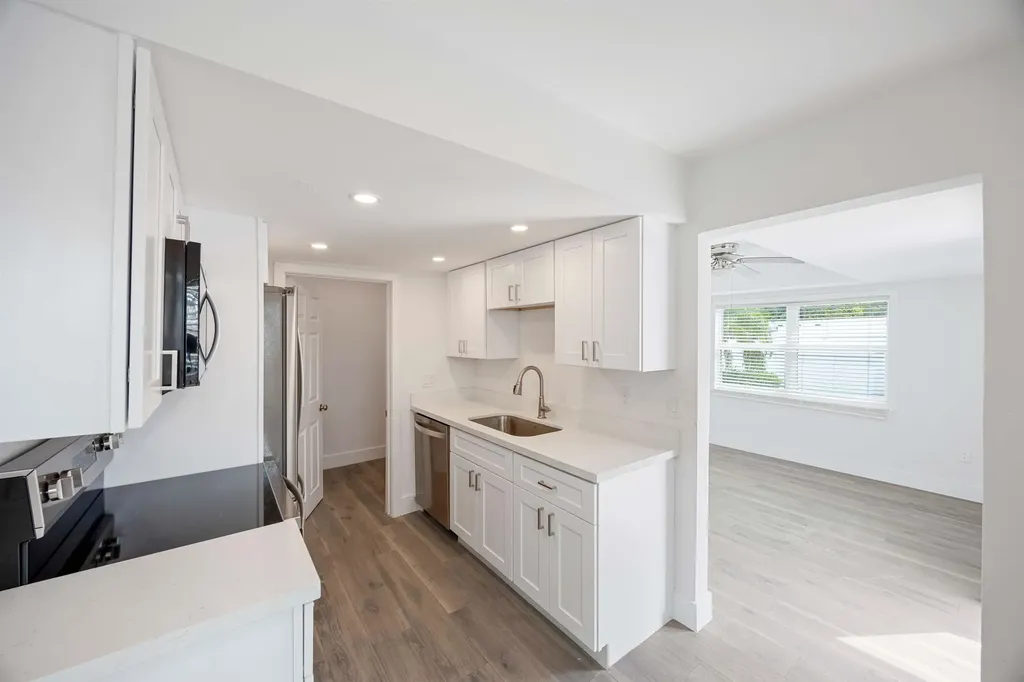 910 Fitzhugh Street Sanibel FL 33957