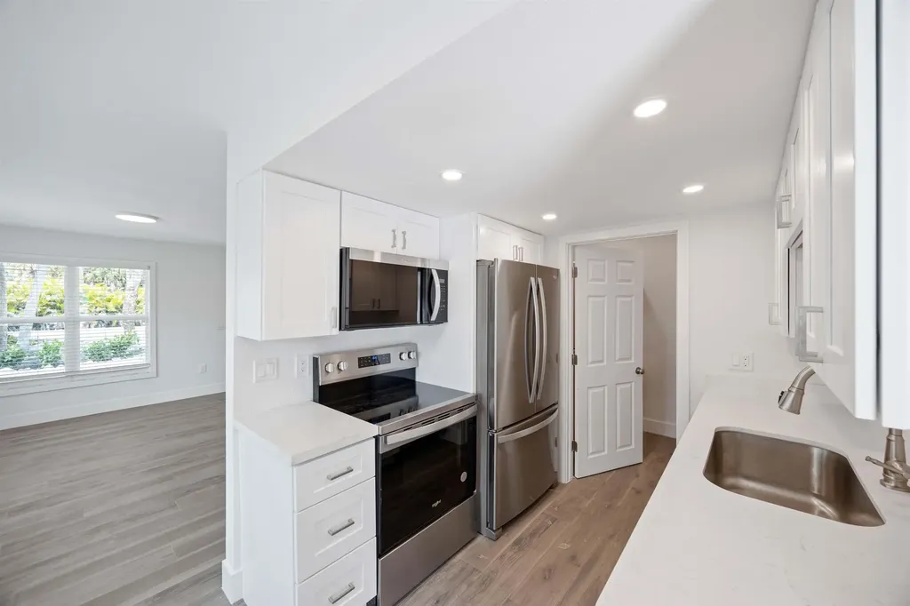 910 Fitzhugh Street Sanibel FL 33957