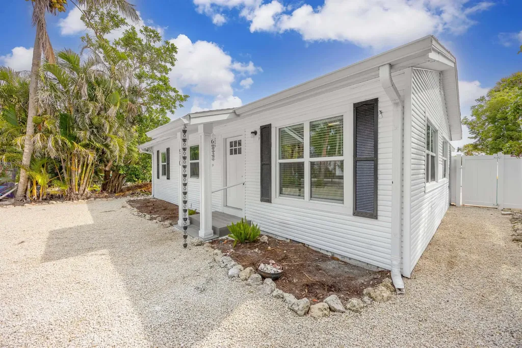 910 Fitzhugh Street Sanibel FL 33957