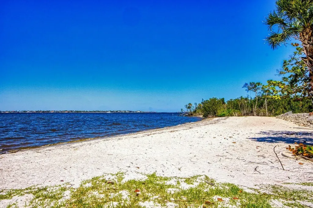 5482 Peppertree Drive Fort Myers FL 33908