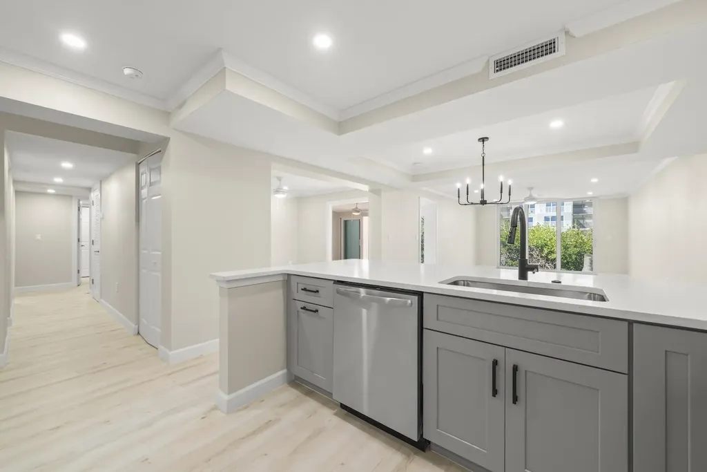 200 Periwinkle Way Sanibel FL 33957