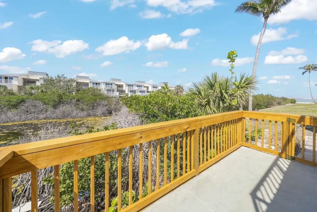 200 Periwinkle Way Sanibel FL 33957