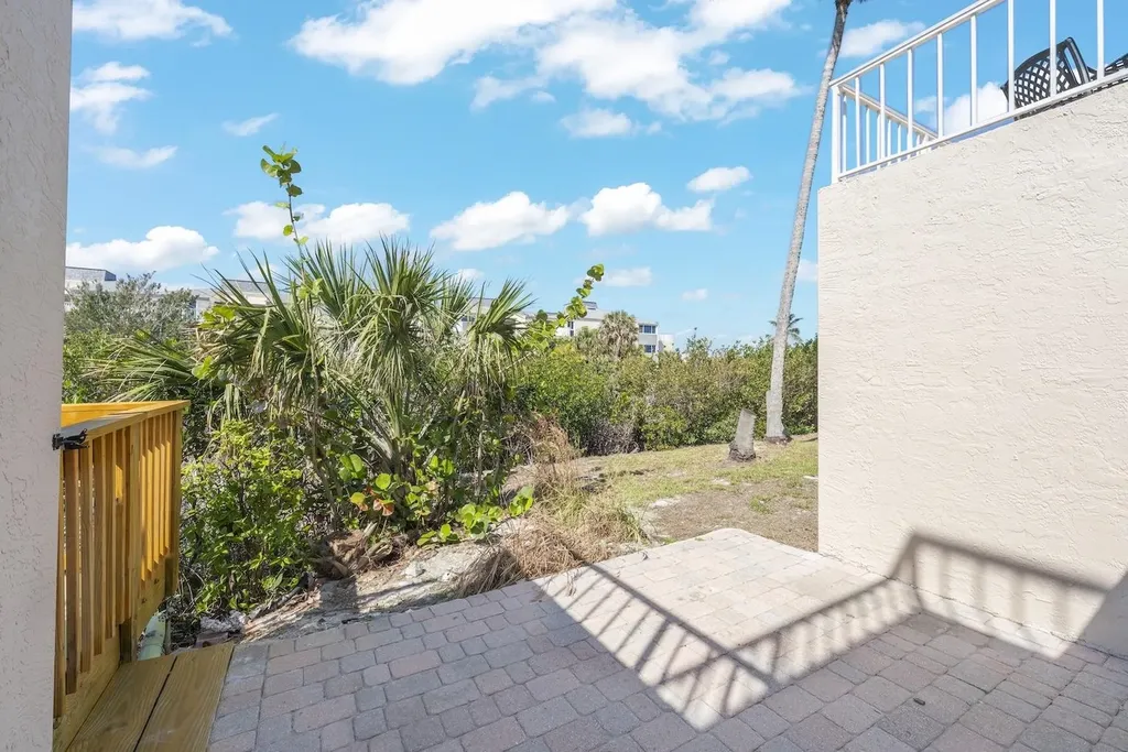 200 Periwinkle Way Sanibel FL 33957