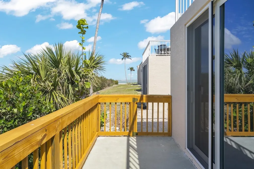 200 Periwinkle Way Sanibel FL 33957