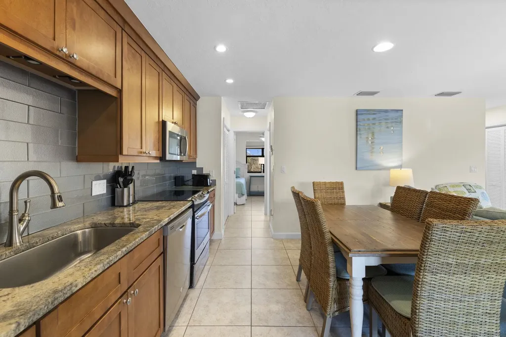 1811 Olde Middle Gulf Drive Sanibel FL 33957