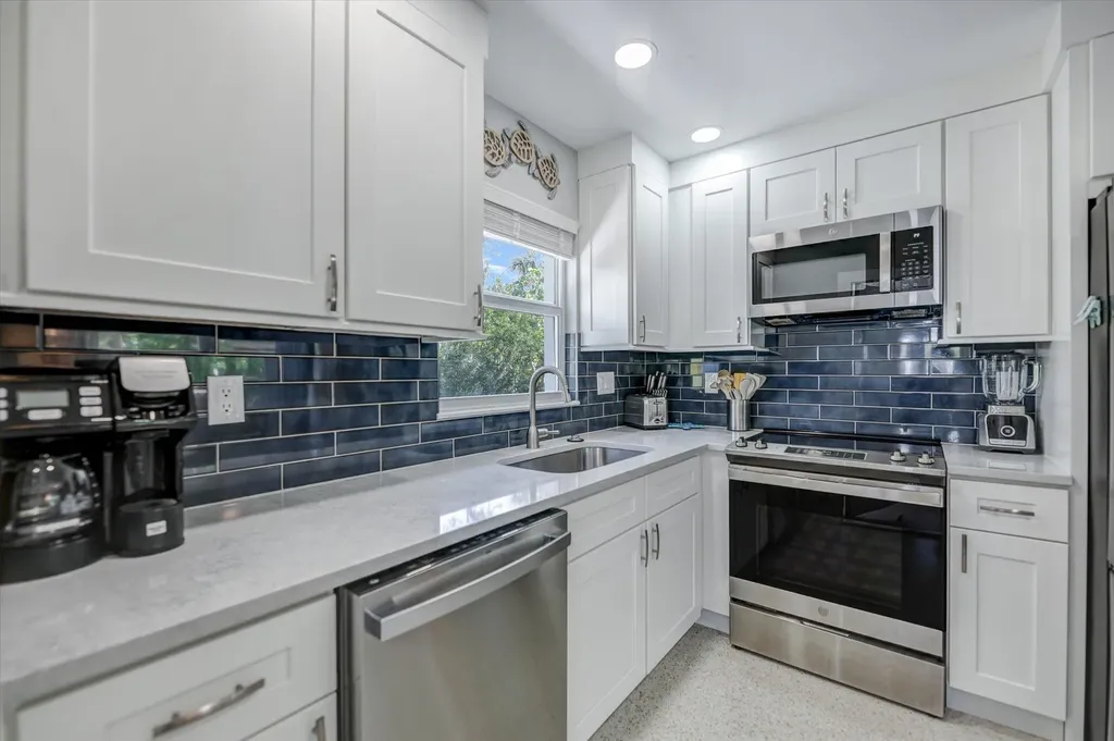 1012/1014 E Gulf Drive Sanibel FL 33957