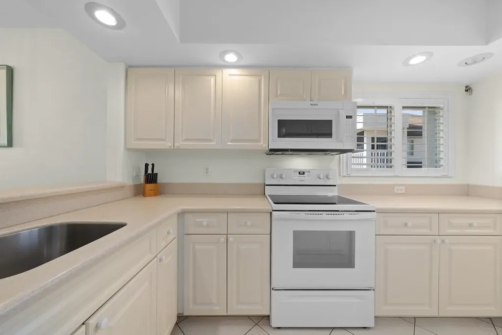 255 Periwinkle Way Sanibel FL 33957