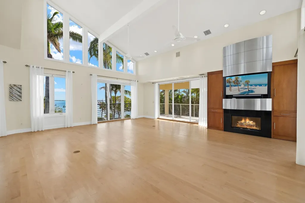 1581 San Carlos Bay Drive Sanibel FL 33957